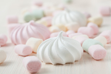 Fototapeta na wymiar Bezy i marshmallows