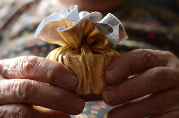 hand holding gift