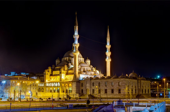 Yeni Cami by night, Istanbul, Turkey