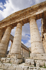 Fototapeta premium Classical Ancient Greek Segesta Temple in Sicily