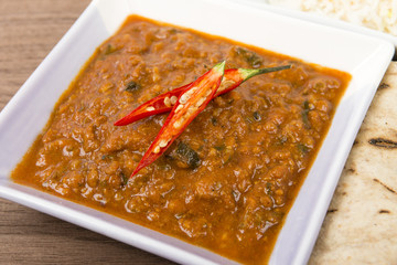 Keema Madras - Minced lamb curry with chilies, rice & chapati
