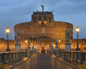 Bridge and castle Sant'Angelo at dawn