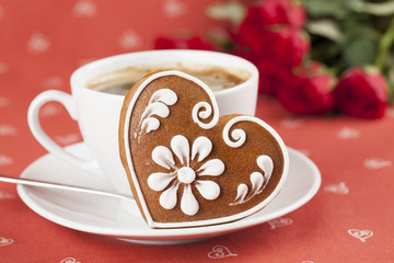 Gingerbread heart with coffee and roses