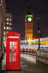 Fototapeta na wymiar London Telefon Box z Big Ben & Bus szlaki