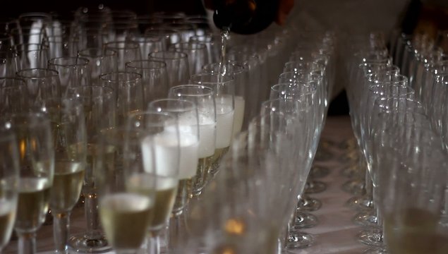 bicchieri di cristallo e champagne