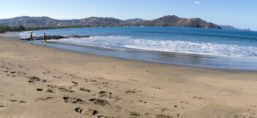People looking the ocean in costa rica