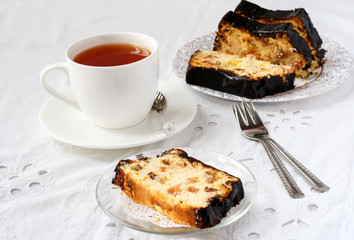Cheesecake with raisin and candied peel, chocolate glazed