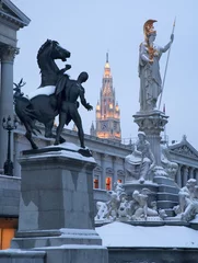 Fotobehang Wenen - Pallas Athena-fontein en parlementen in de winter © Renáta Sedmáková