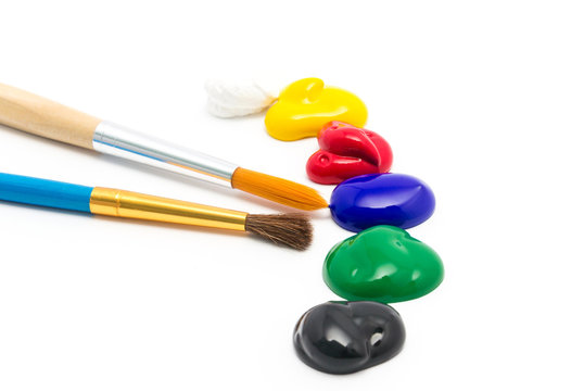 Farbpalette mit Pinseln