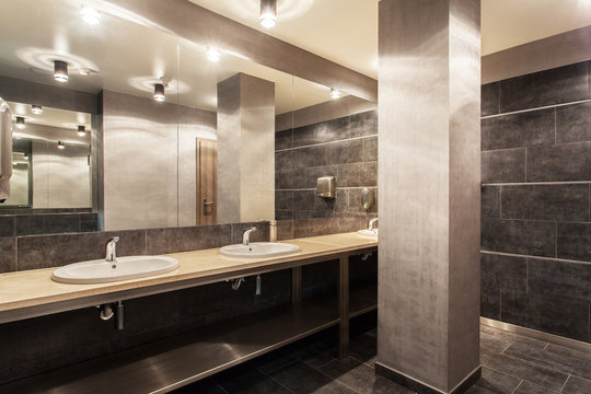 Woodland hotel - Public bathroom interior