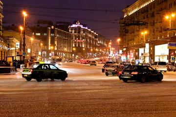 Fototapeta na wymiar widok Tverskaya ulicy w zimową noc w Moskwie