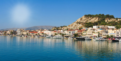 Fototapeta na wymiar Panoramiczny widok na miasto i port Zakynthos, Grecja. Zante