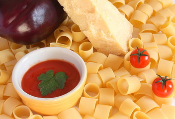 Pasta  pomodoro e melanzana