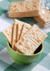 crackers sul tavolo