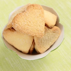 shortbread cookies on with sugar