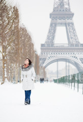 Fototapeta premium Winter in Paris. Happy young walking on Champ de Mars
