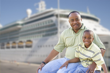 Fototapeta premium Happy Father and Son In Front of Cruise Ship