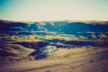 Fototapeta premium Badlands at sunset - Drumheller Alberta - LOMO
