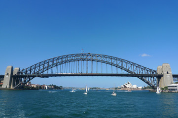 Fototapeta na wymiar Słynny Harbour Bridge i Opera House w Sydney, Australia.