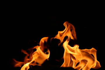 炎　黒背景