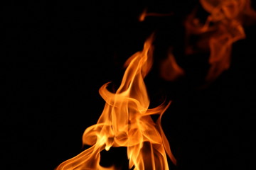 炎　黒背景
