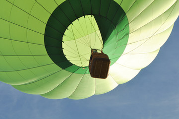 Naklejka premium Green Hot Air Balloon Close Up