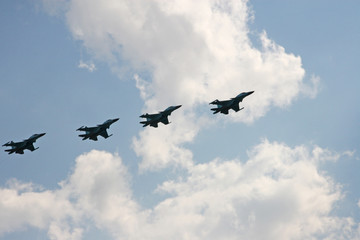 Fototapeta na wymiar cztery rosyjskie myśliwce