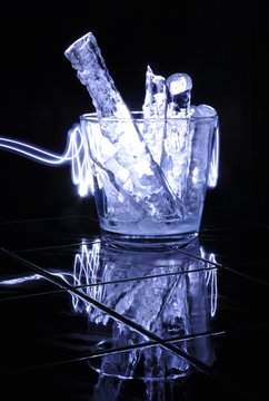 Ice container