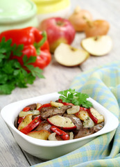 Liver, pepper and apple
