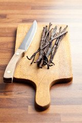 vanilla pods with knife