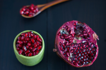 Pomegranate seeds portion in green pottery