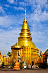 Naklejka premium Wat Phra That Mon Haripunchai