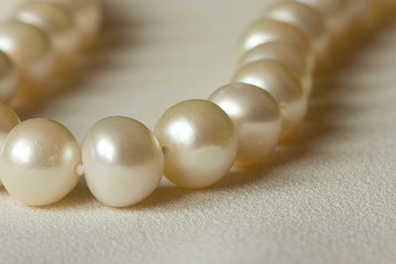 white round pearls