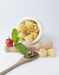 Composizione con pasta