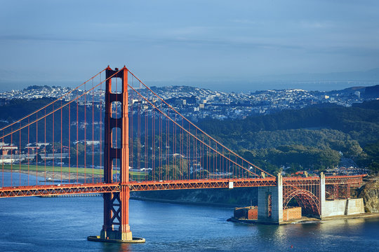 famous Golden Gate Bridge