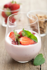 strawberry yogurt with cornflakes and mint