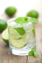 fresh mojito cocktail