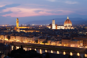 Fototapeta na wymiar Florencja po zachodzie słońca, Dumo i Santa Maria del Fiore, Florencja