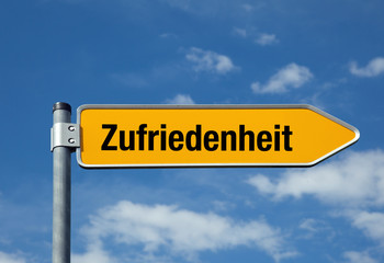 Pfeil mit blauem Himmel ZUFRIEDENHEIT
