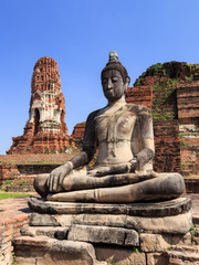 Fototapeta premium Ancient statue of buddha in wat mahathat temple, Ayutthaya Thail