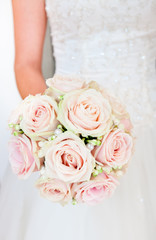 Braut mit Blumenstrauss