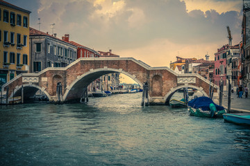 Fototapeta na wymiar Bridge. Kanały. Wenecja. Włochy