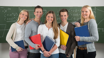 glückliche studentengruppe