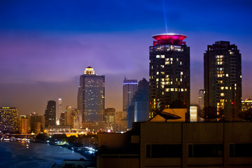 Fototapeta na wymiar Miejskie City Skyline w nocy, Bangkok, Tajlandia