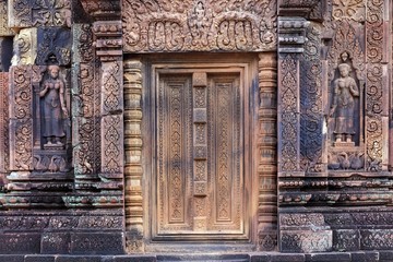Fototapeta na wymiar Khmer świątyni przez