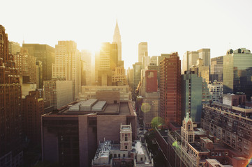 Naklejka na ściany i meble New York City Manhattan skyline zobacz na słońcu.