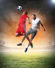 Cercles muraux Foot deux joueurs de football frappant le ballon
