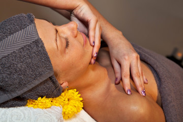 Obraz na płótnie Canvas Facial massage at SPA salon
