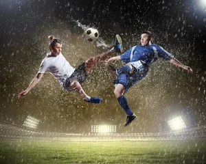 Foto auf Acrylglas zwei Fußballspieler, die den Ball schlagen © Sergey Nivens