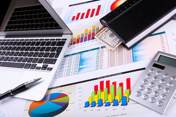 Obraz premium Financial papers on the table